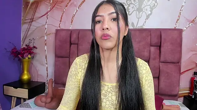 luna maisonn online show from 12.13.25