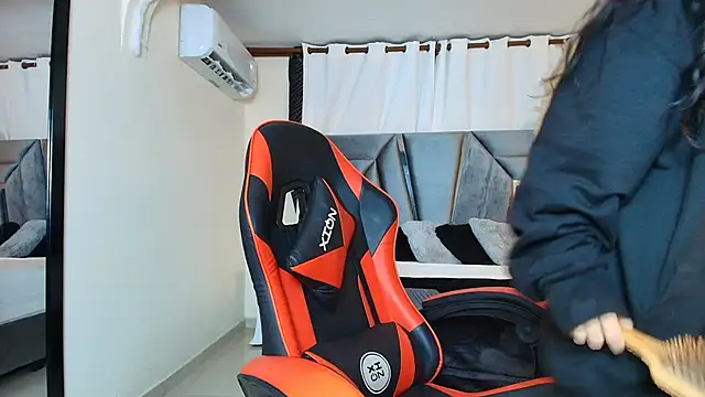 MiniLove 01 online show from 10.14.25