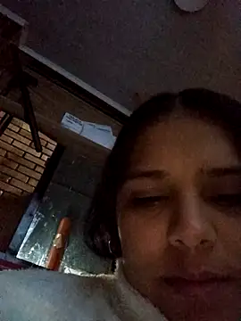 Snapshot of lizz_tay chatting on 10.27.25 lizz tay online show from 10.27.25