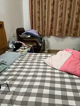 Snapshot of xiiuuff18 chatting on 04.15.26 xiiuuff18 online show from 04.15.26