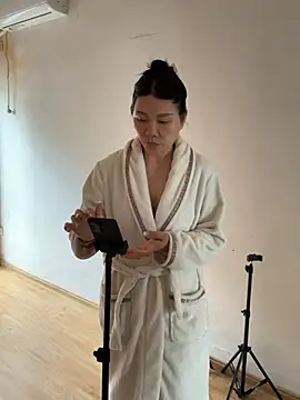 Snapshot of xiiuuff18 chatting on 04.16.26 xiiuuff18 online show from 04.16.26