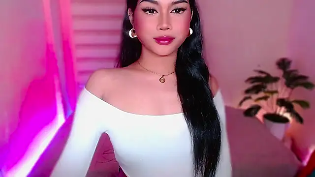 Snapshot of MissRumi_Hunter chatting on 05.17.26 MissRumi Hunter online show from 05.17.26