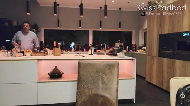 Snapshot of SwissDadbod chatting on 09.16.25 SwissDadbod online show from 09.16.25