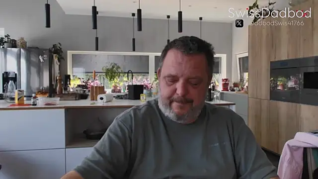 Snapshot of SwissDadbod chatting on 10.01.25 SwissDadbod online show from 10.01.25