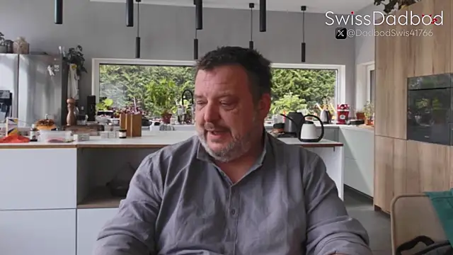 Snapshot of SwissDadbod chatting on 10.05.25 SwissDadbod online show from 10.05.25