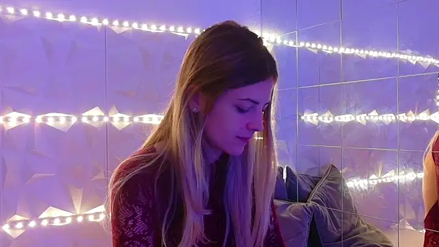 Aishha  online show from 11.04.25