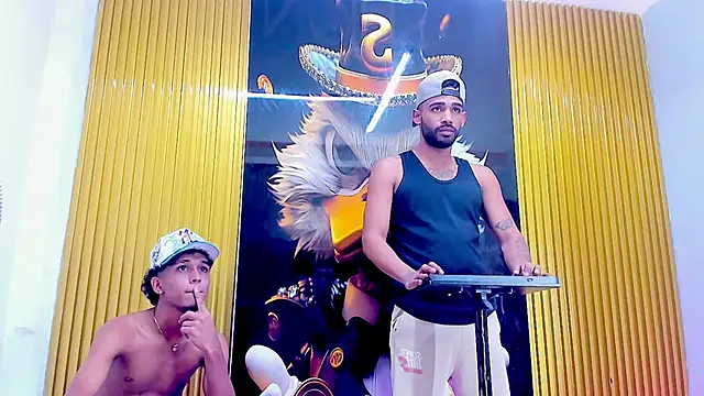 Snapshot of Extreme_boys2 chatting on 10.10.25 Extreme boys2 online show from 10.10.25