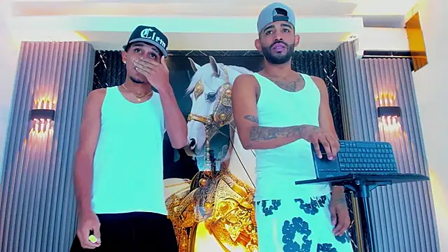 Snapshot of Extreme_boys2 chatting on 11.06.25 Extreme boys2 online show from 11.06.25