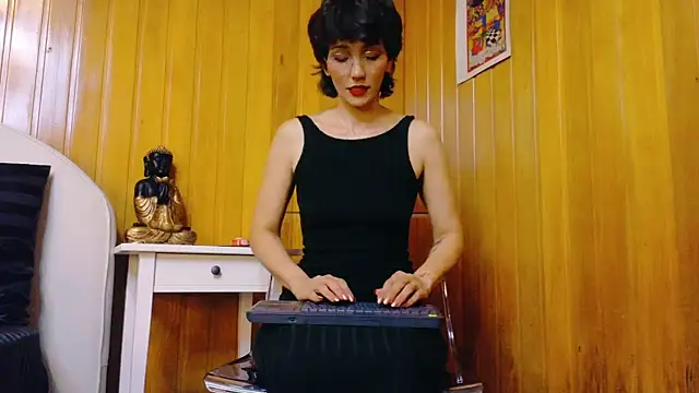 Zafiro Gem  online show from 10.28.25