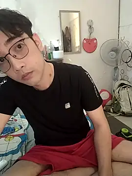 Snapshot of moaman190 chatting on 12.19.25 moaman190 online show from 12.19.25