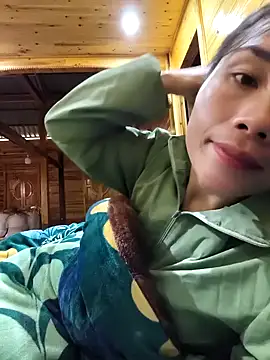 Snapshot of sun_122 chatting on 11.18.25 sun 122 online show from 11.18.25