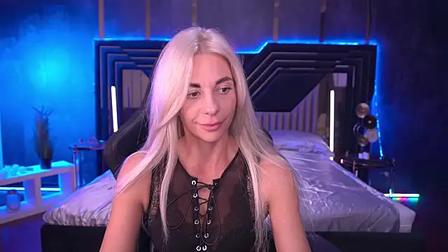 Snapshot of BellaRayyy chatting on 09.08.25 BellaRayyy online show from 09.08.25