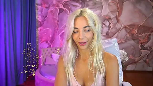 Snapshot of BellaRayyy chatting on 09.21.25 BellaRayyy online show from 09.21.25