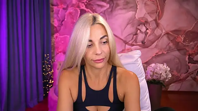 Snapshot of BellaRayyy chatting on 09.29.25 BellaRayyy online show from 09.29.25