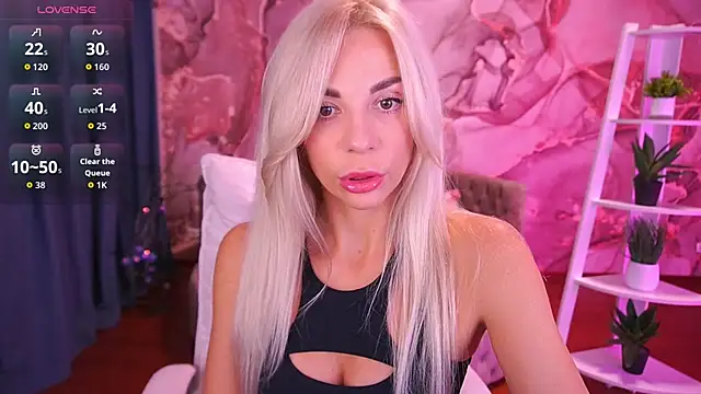 Snapshot of BellaRayyy chatting on 11.12.25 BellaRayyy online show from 11.12.25