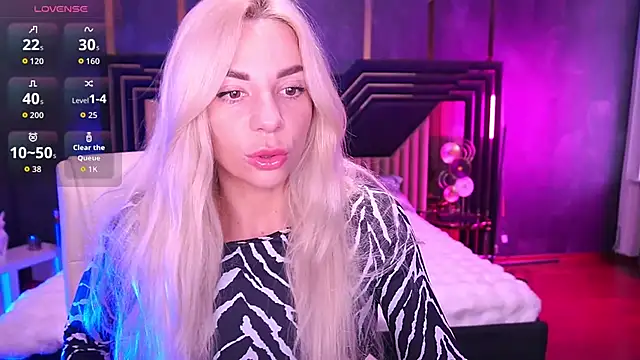 Snapshot of BellaRayyy chatting on 11.28.25 BellaRayyy online show from 11.28.25