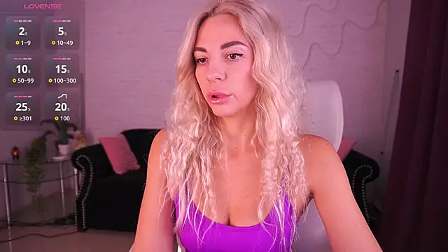 Snapshot of BellaRayyy chatting on 12.16.25 BellaRayyy online show from 12.16.25