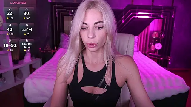 Snapshot of BellaRayyy chatting on 12.22.25 BellaRayyy online show from 12.22.25