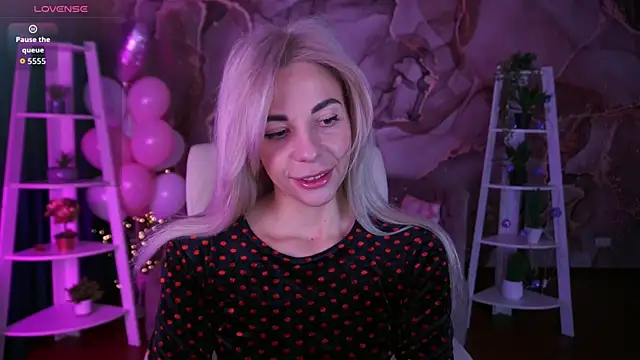 Snapshot of BellaRayyy chatting on 02.18.26 BellaRayyy online show from 02.18.26