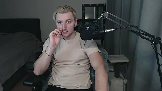 Snapshot of Elvin_Vaenight chatting on 10.07.25 Elvin Vaenight online show from 10.07.25