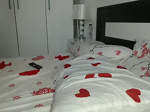 Snapshot of petite_danielle chatting on 09.09.25 petite danielle online show from 09.09.25