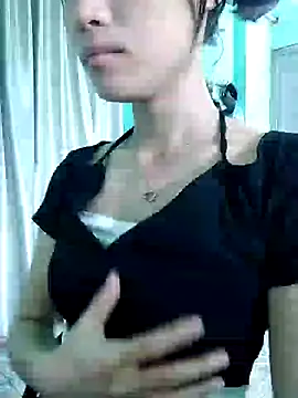 Snapshot of Ly-ny chatting on 09.27.25 Ly-ny online show from 09.27.25