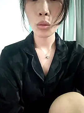 Snapshot of Ly-ny chatting on 09.29.25 Ly-ny online show from 09.29.25