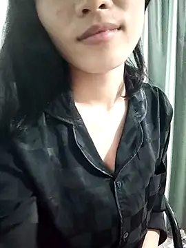 Snapshot of Ly-ny chatting on 09.29.25 Ly-ny online show from 09.29.25