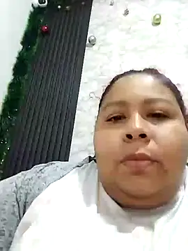 andrealopez1607  online show from 11.28.25