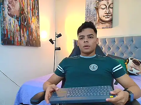 Snapshot of stewart_mateo_ chatting on 09.13.25 stewart mateo  online show from 09.13.25