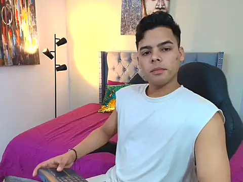 Snapshot of stewart_mateo_ chatting on 09.19.25 stewart mateo  online show from 09.19.25