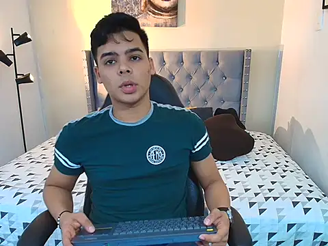 Snapshot of stewart_mateo_ chatting on 09.22.25 stewart mateo  online show from 09.22.25