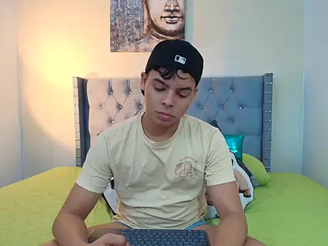 Snapshot of stewart_mateo_ chatting on 10.04.25 stewart mateo  online show from 10.04.25