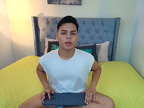 Snapshot of stewart_mateo_ chatting on 10.09.25 stewart mateo  online show from 10.09.25