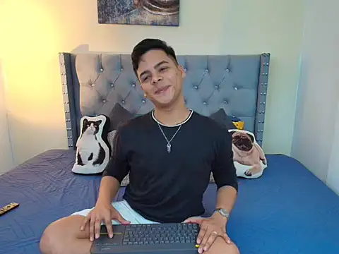 Snapshot of stewart_mateo_ chatting on 10.10.25 stewart mateo  online show from 10.10.25