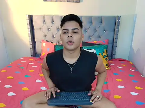 Snapshot of stewart_mateo_ chatting on 10.15.25 stewart mateo  online show from 10.15.25