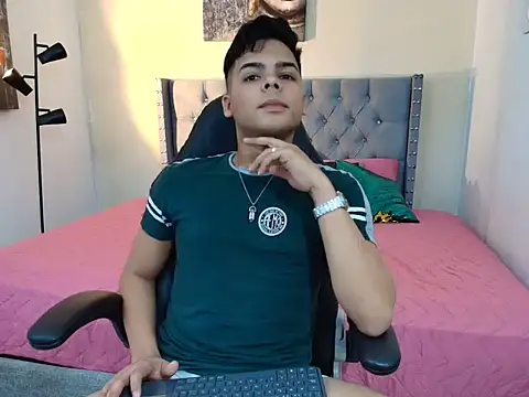 Snapshot of stewart_mateo_ chatting on 10.17.25 stewart mateo  online show from 10.17.25