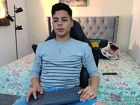 Snapshot of stewart_mateo_ chatting on 10.21.25 stewart mateo  online show from 10.21.25