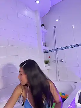 AlassiaHocthner online show from 12.20.25