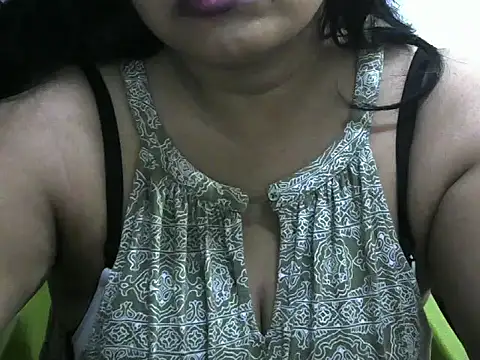 Snapshot of bosemalini chatting on 09.29.25 bosemalini online show from 09.29.25