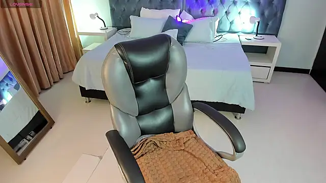 Blair red  online show from 04.01.26