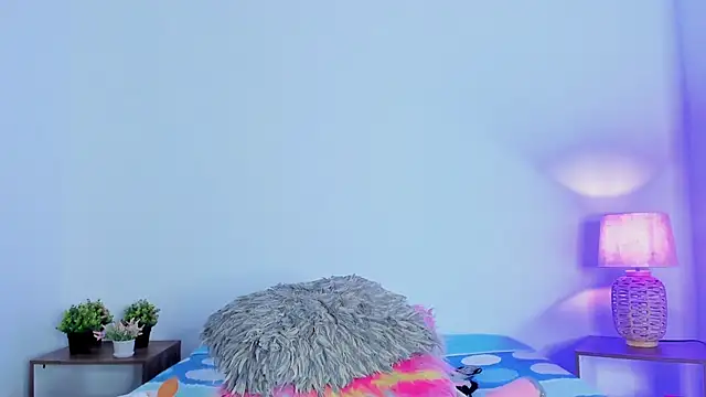 hailey hadid online show from 10.02.25