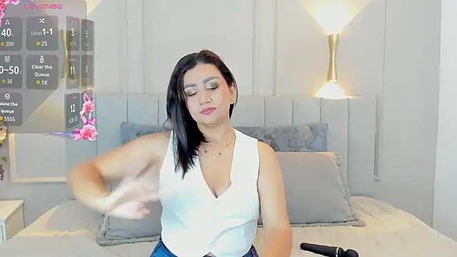 victoria bourne online show from 11.08.25