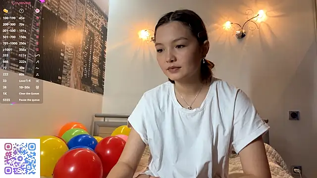 Snapshot of KiraVelvet chatting on 09.13.25 KiraVelvet online show from 09.13.25