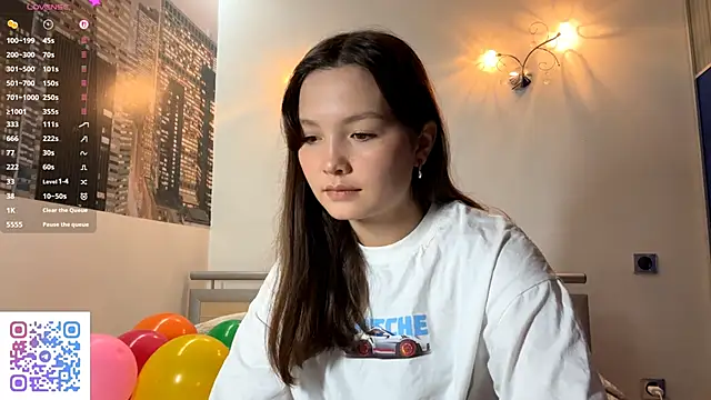 Snapshot of KiraVelvet chatting on 09.14.25 KiraVelvet online show from 09.14.25