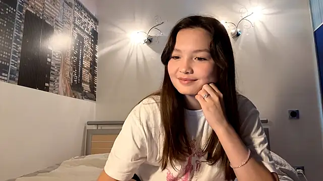 Snapshot of KiraVelvet chatting on 09.20.25 KiraVelvet online show from 09.20.25