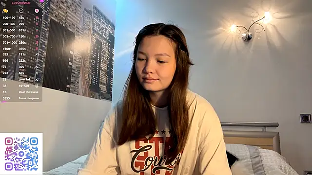 Snapshot of KiraVelvet chatting on 09.22.25 KiraVelvet online show from 09.22.25