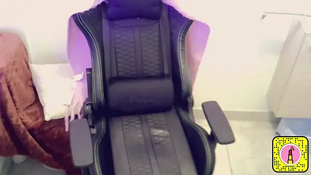 Snapshot of Morgane818181 chatting on 12.13.25 Morgane818181 online show from 12.13.25