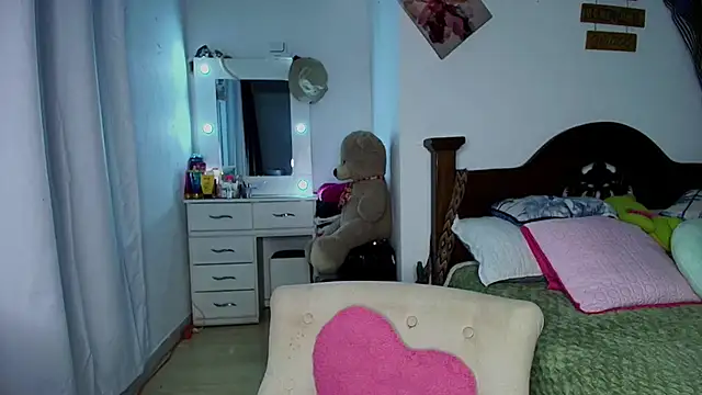 mia yireth online show from 10.18.25