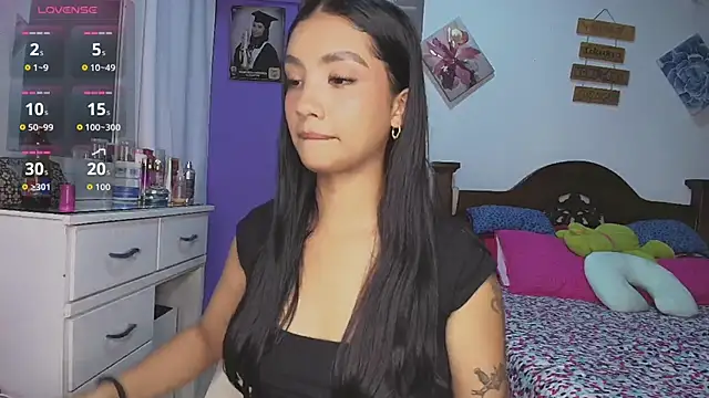 mia yireth online show from 11.22.25